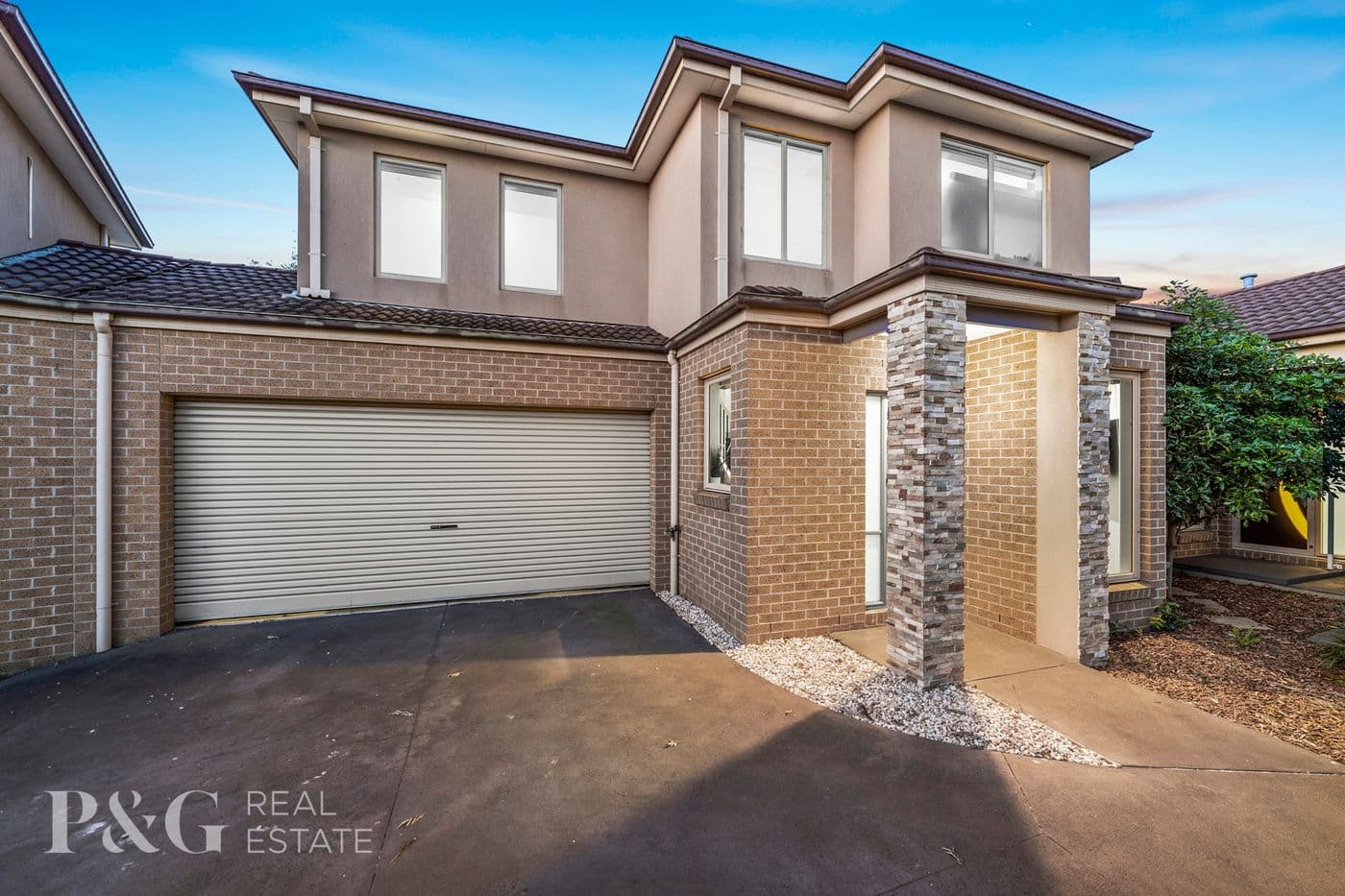 2/4 Daniher Close, Berwick - Image 1