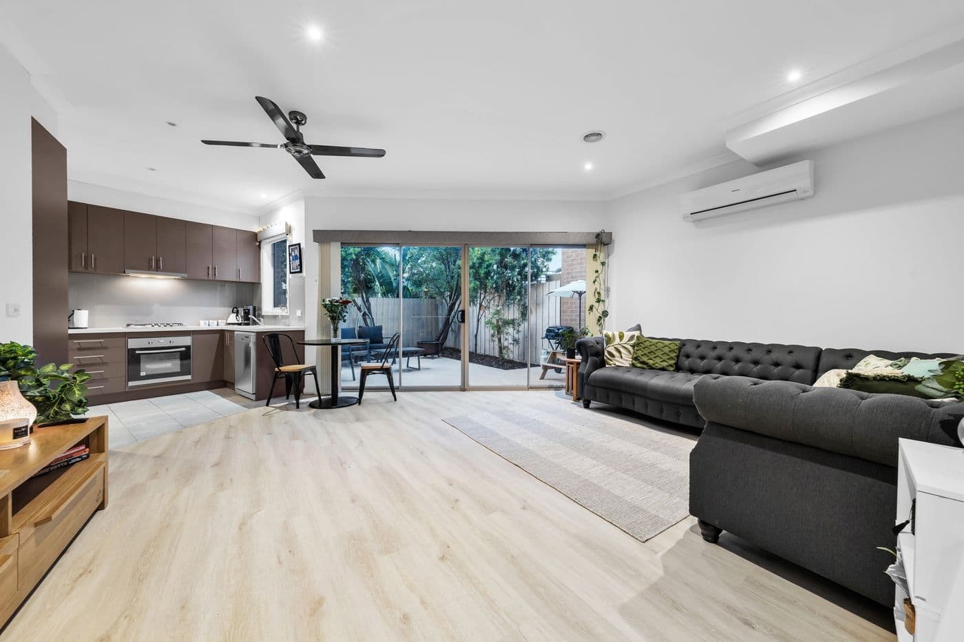 2/4 Daniher Close, Berwick - Thumbnail 2