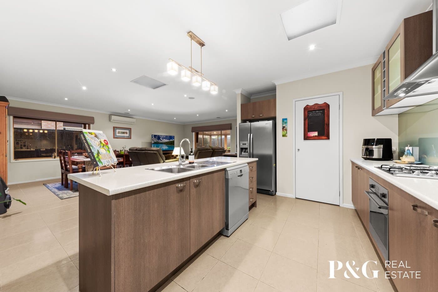 112 Hutchinson Drive, Lynbrook - Thumbnail 6