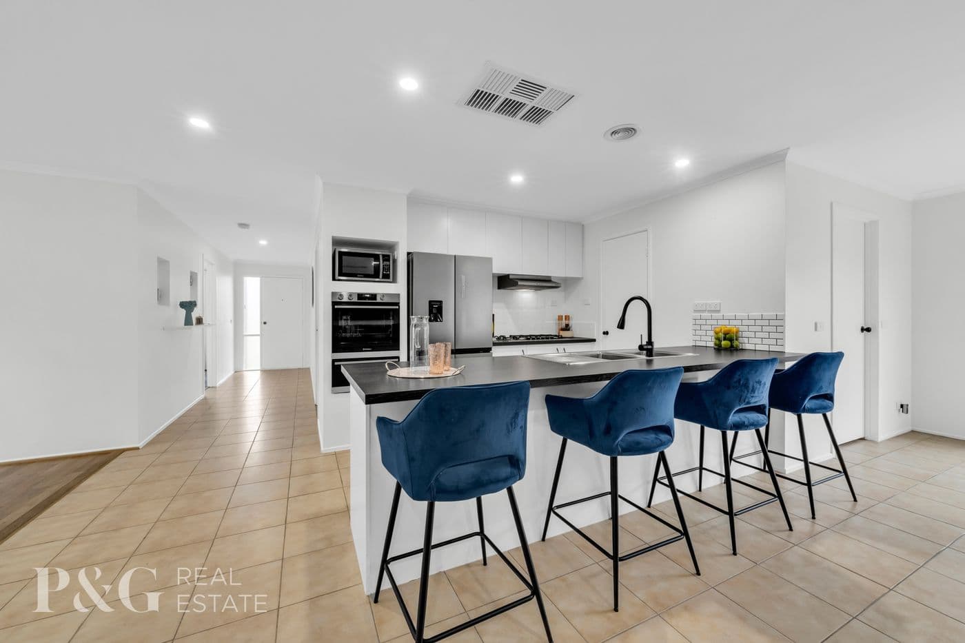 24 McCartney Drive, Narre Warren South - Thumbnail 4