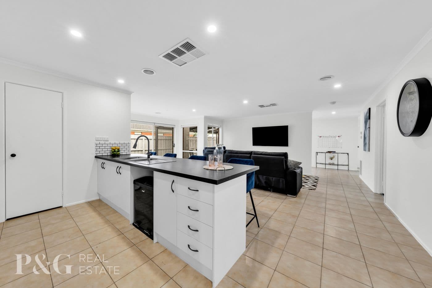 24 McCartney Drive, Narre Warren South - Thumbnail 6