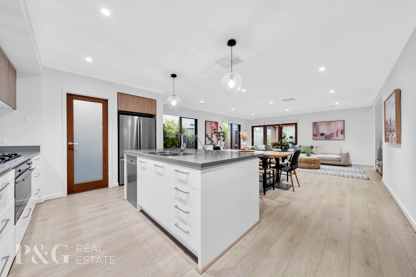 61 Aintree Close, Clyde - Thumbnail 2