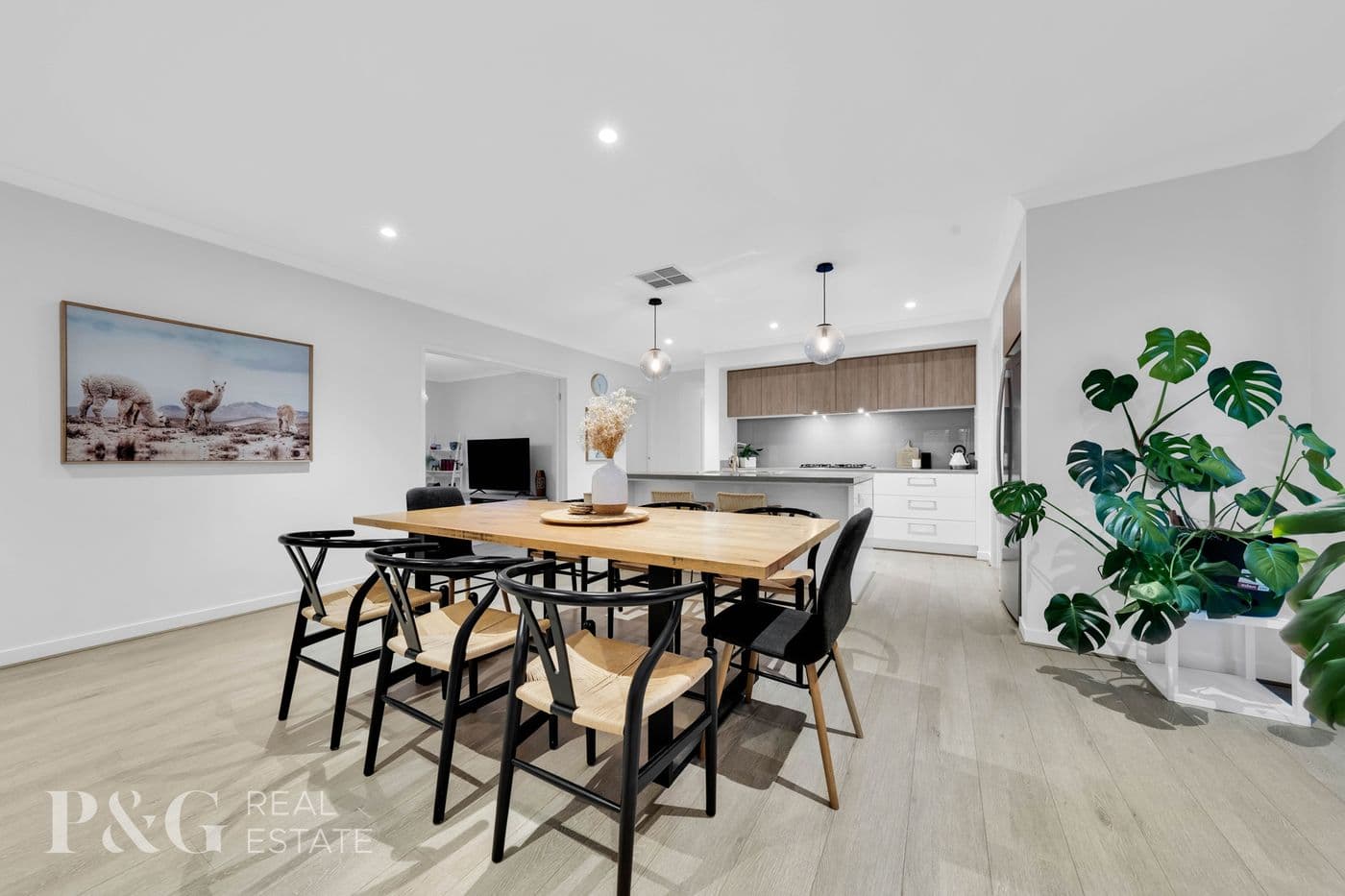61 Aintree Close, Clyde - Thumbnail 3
