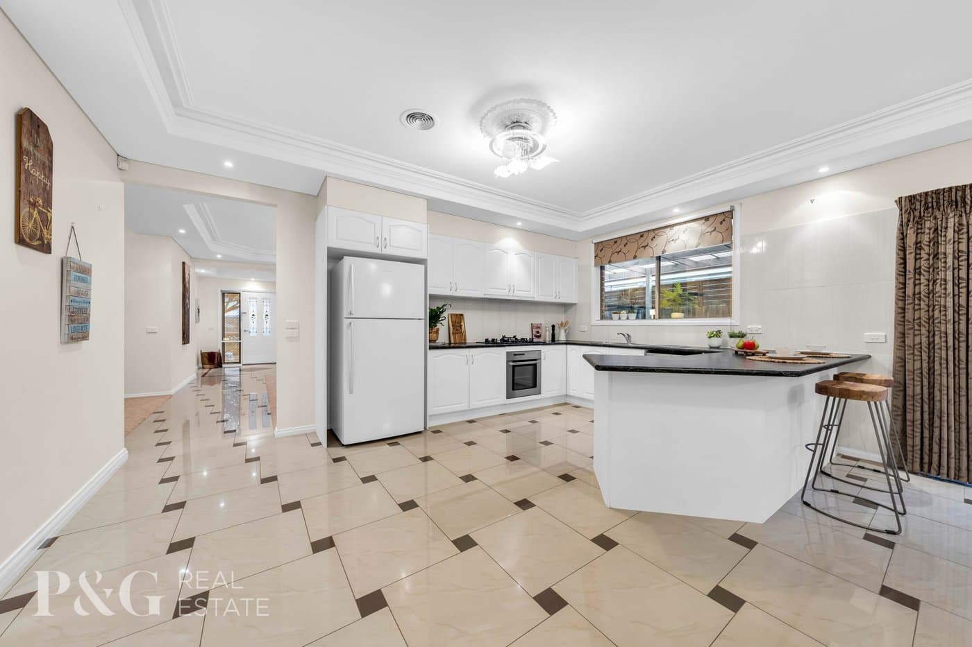 12 Rochford Place, Narre Warren South - Thumbnail 2