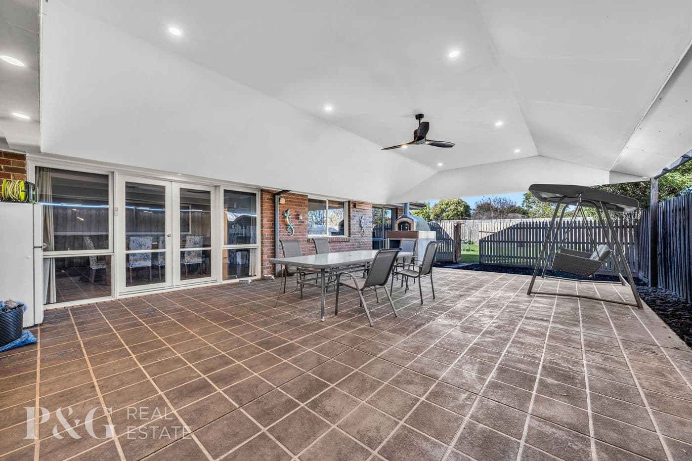 16 Meredith Close, Narre Warren South - Thumbnail 2