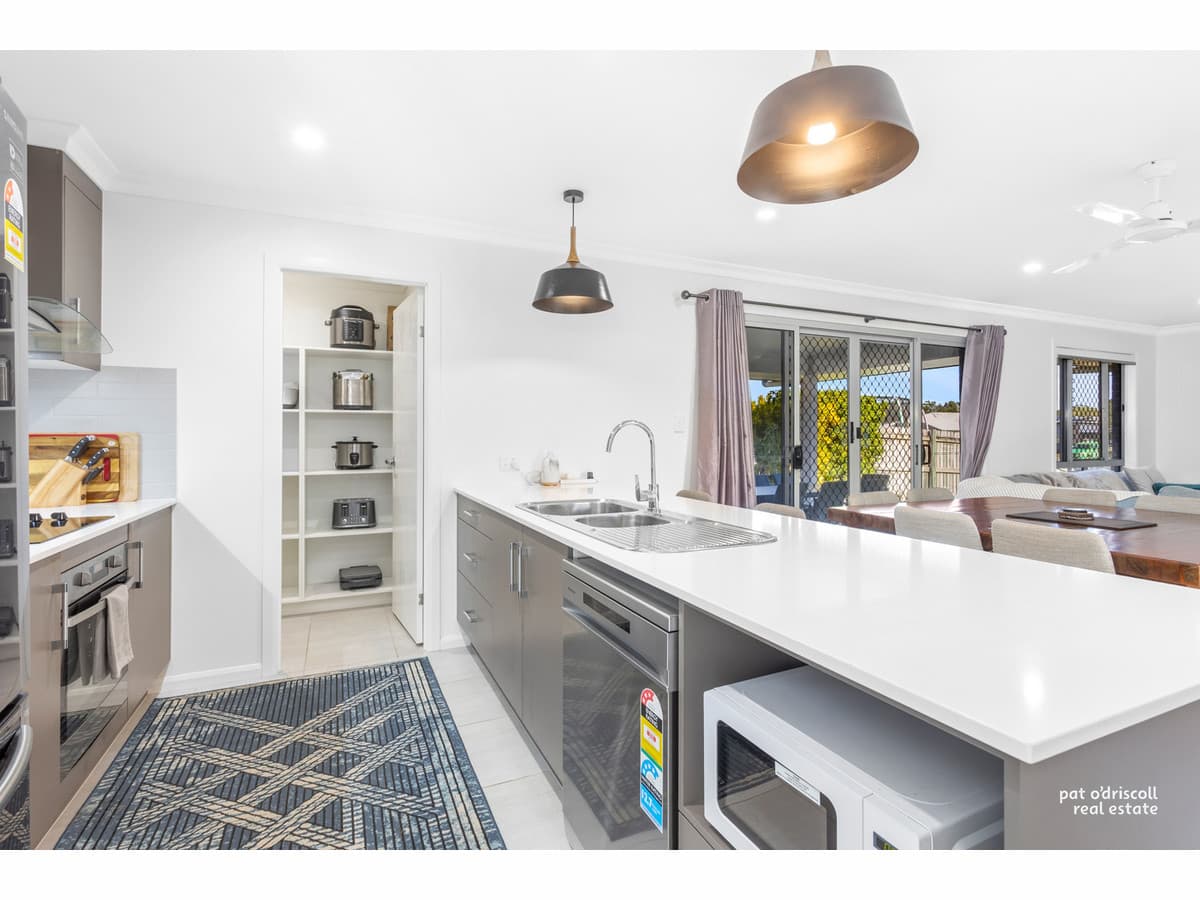 10 Chestnut Avenue, Norman Gardens QLD, Norman Gardens - Thumbnail 2