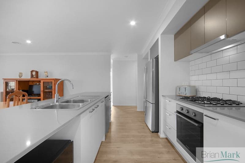 6 Woodstock Drive, Eynesbury - Thumbnail 3