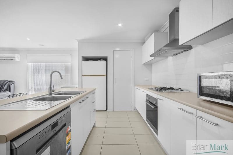 24 Hiskey Crescent, Werribee - Thumbnail 2
