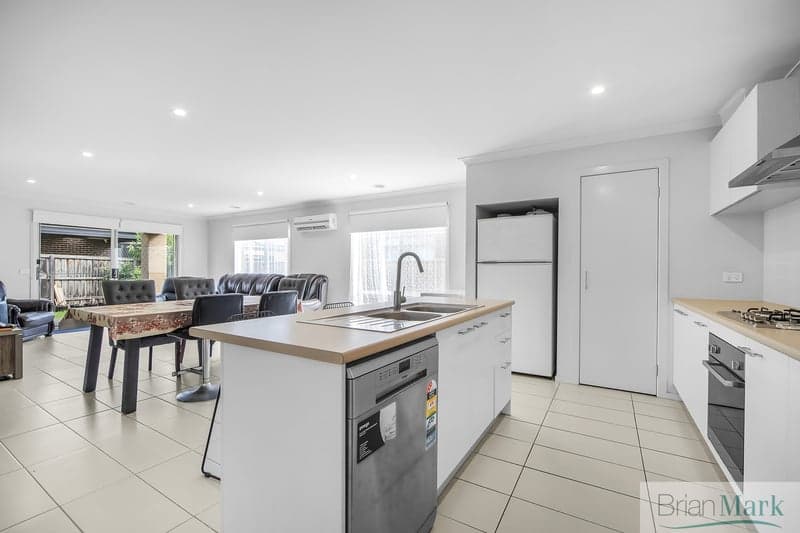 24 Hiskey Crescent, Werribee - Thumbnail 3