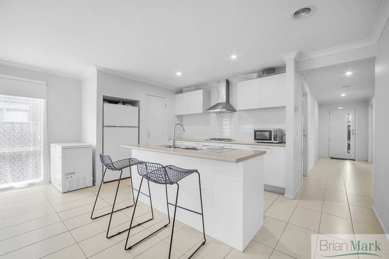 24 Hiskey Crescent, Werribee - Thumbnail 4