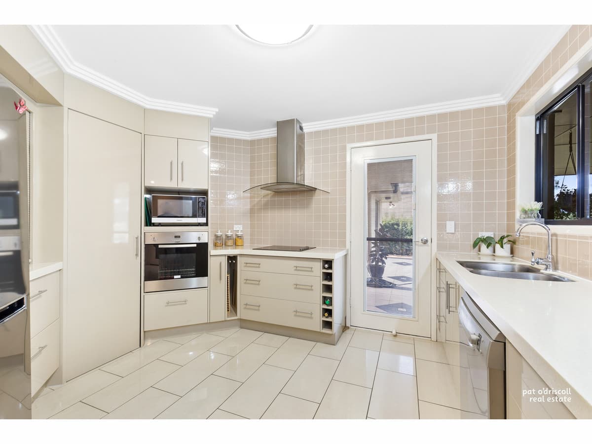 6 Sandys Place, Kawana QLD, Kawana - Thumbnail 2
