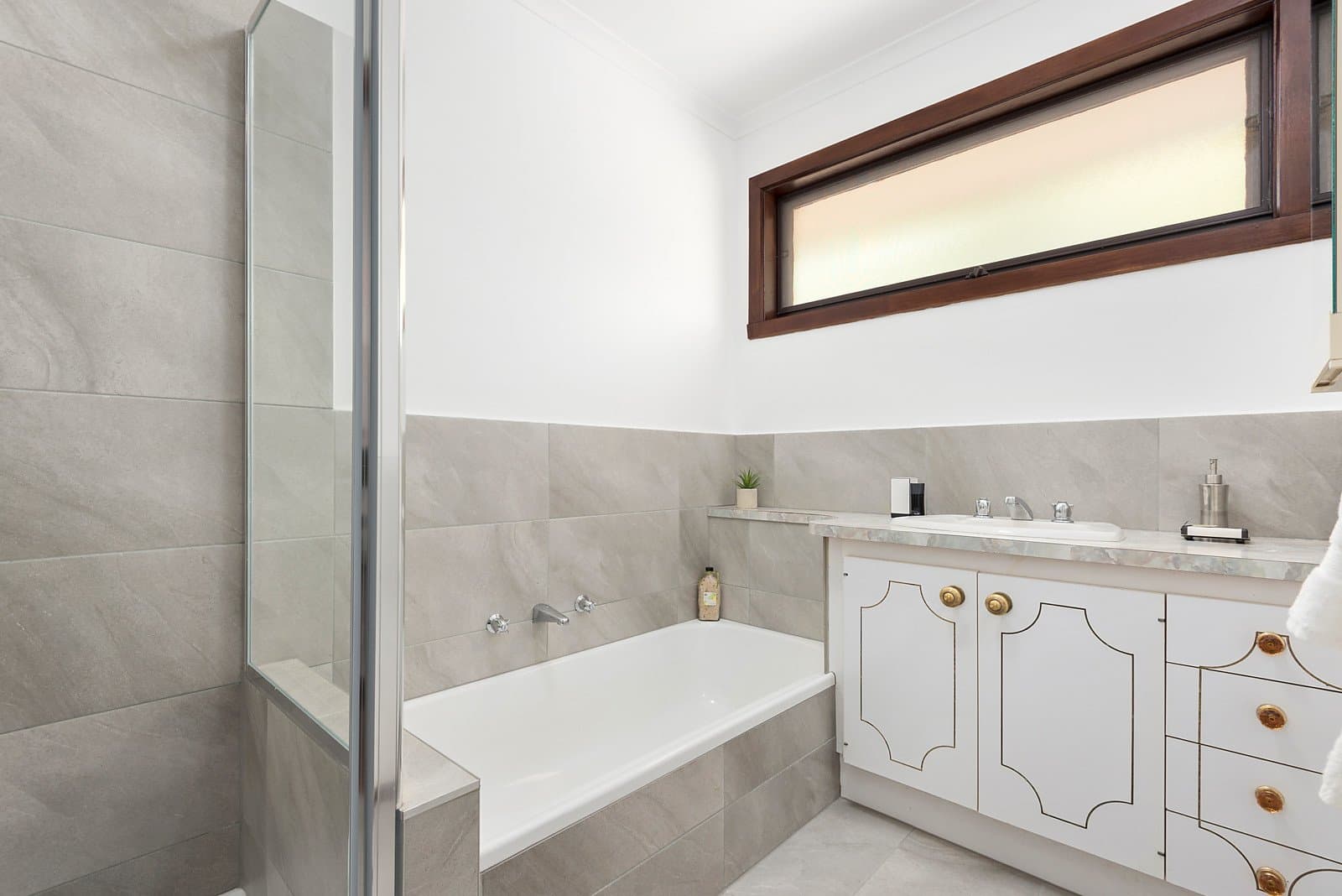 142 Martins Lane, Viewbank, Viewbank - Image 1