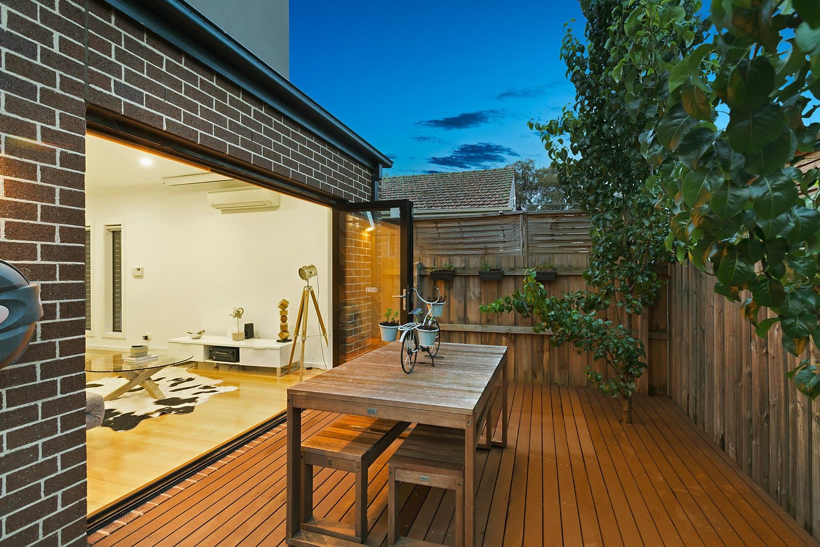 2/211 Banksia Street, Ivanhoe, Ivanhoe - Image 1