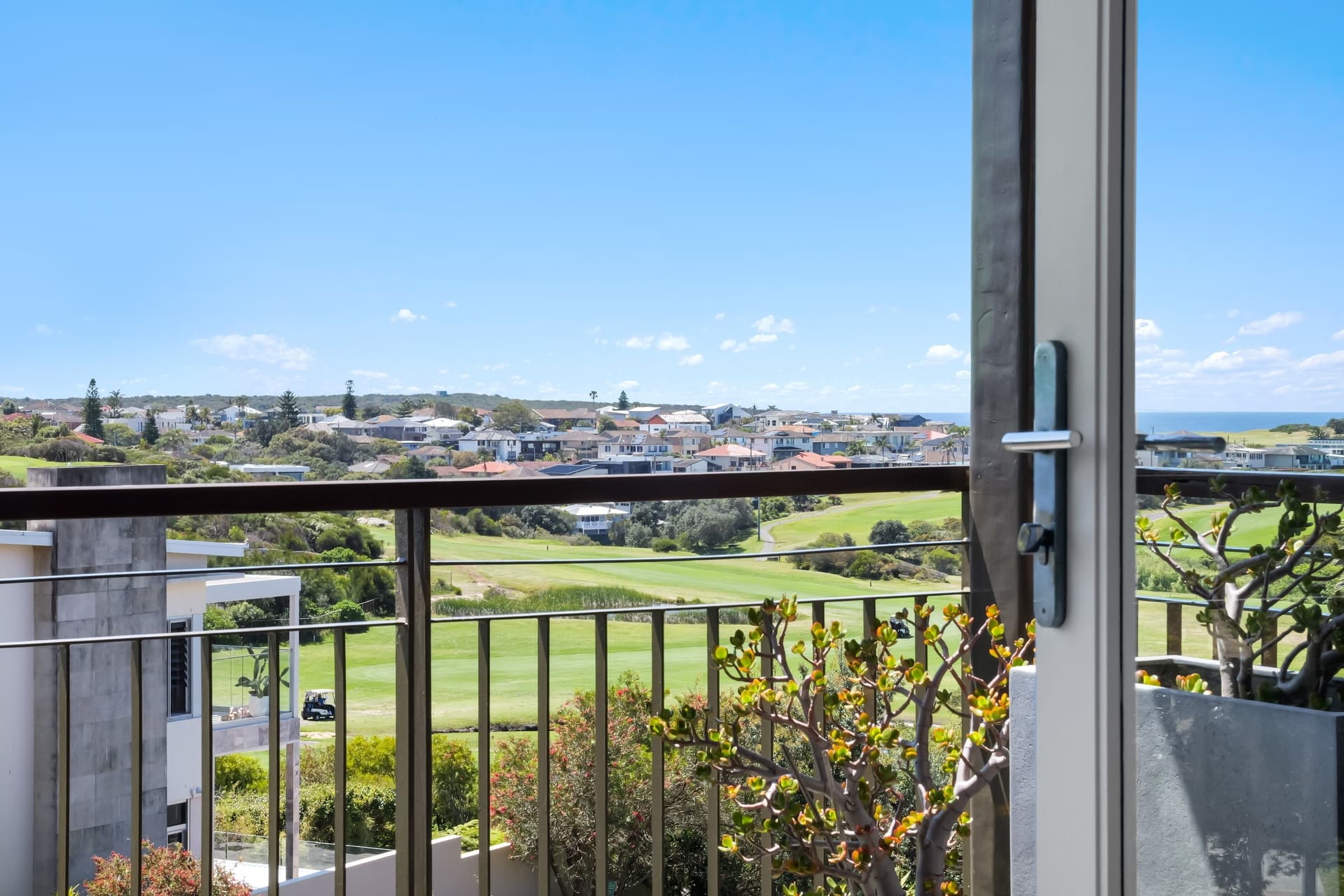 202/1 Pavilion Drive, Little Bay - Thumbnail 2
