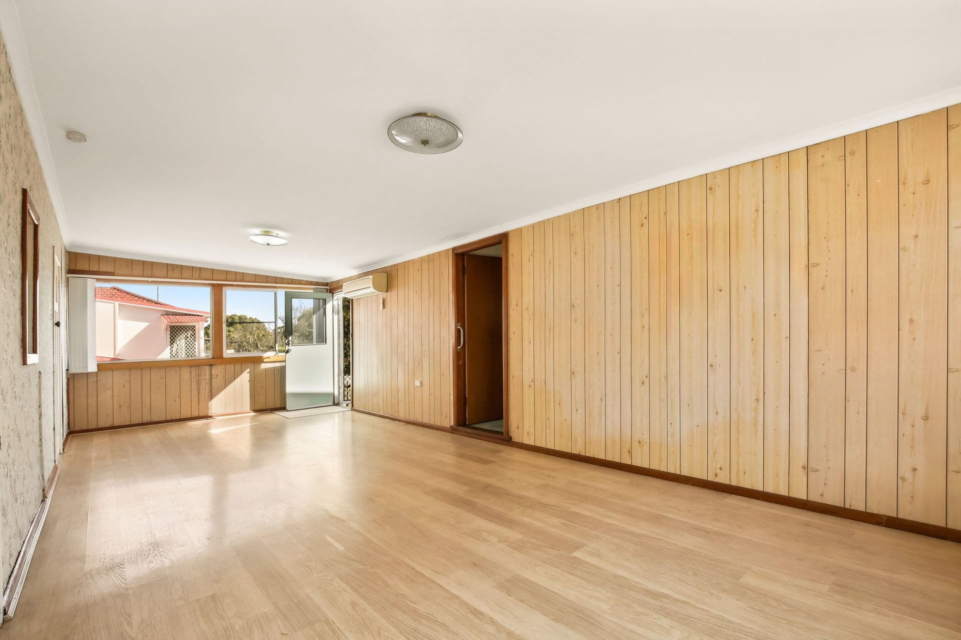 51 Vernon Avenue, Eastlakes - Thumbnail 2