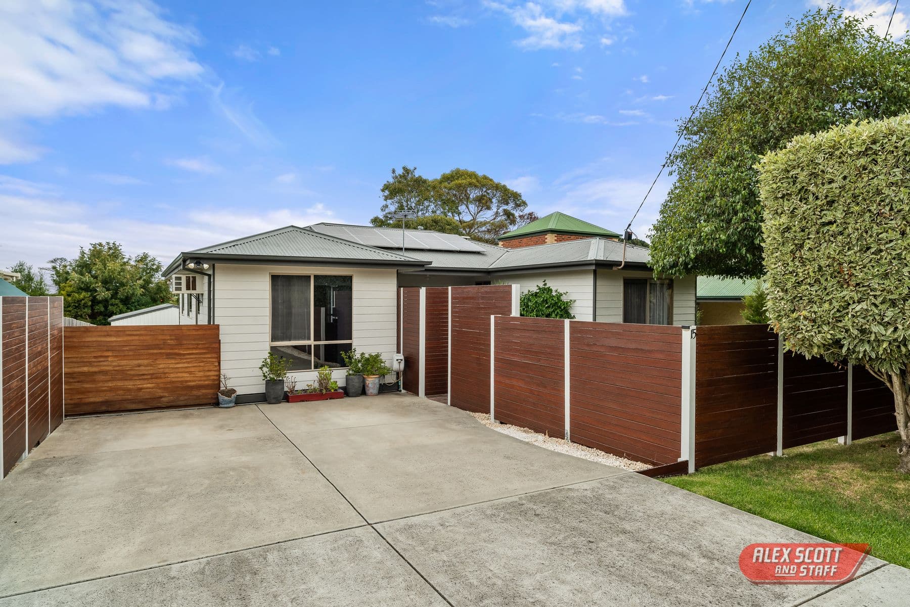 15 HALLWAY Drive, Wimbledon Heights, Wimbledon Heights - Image 1