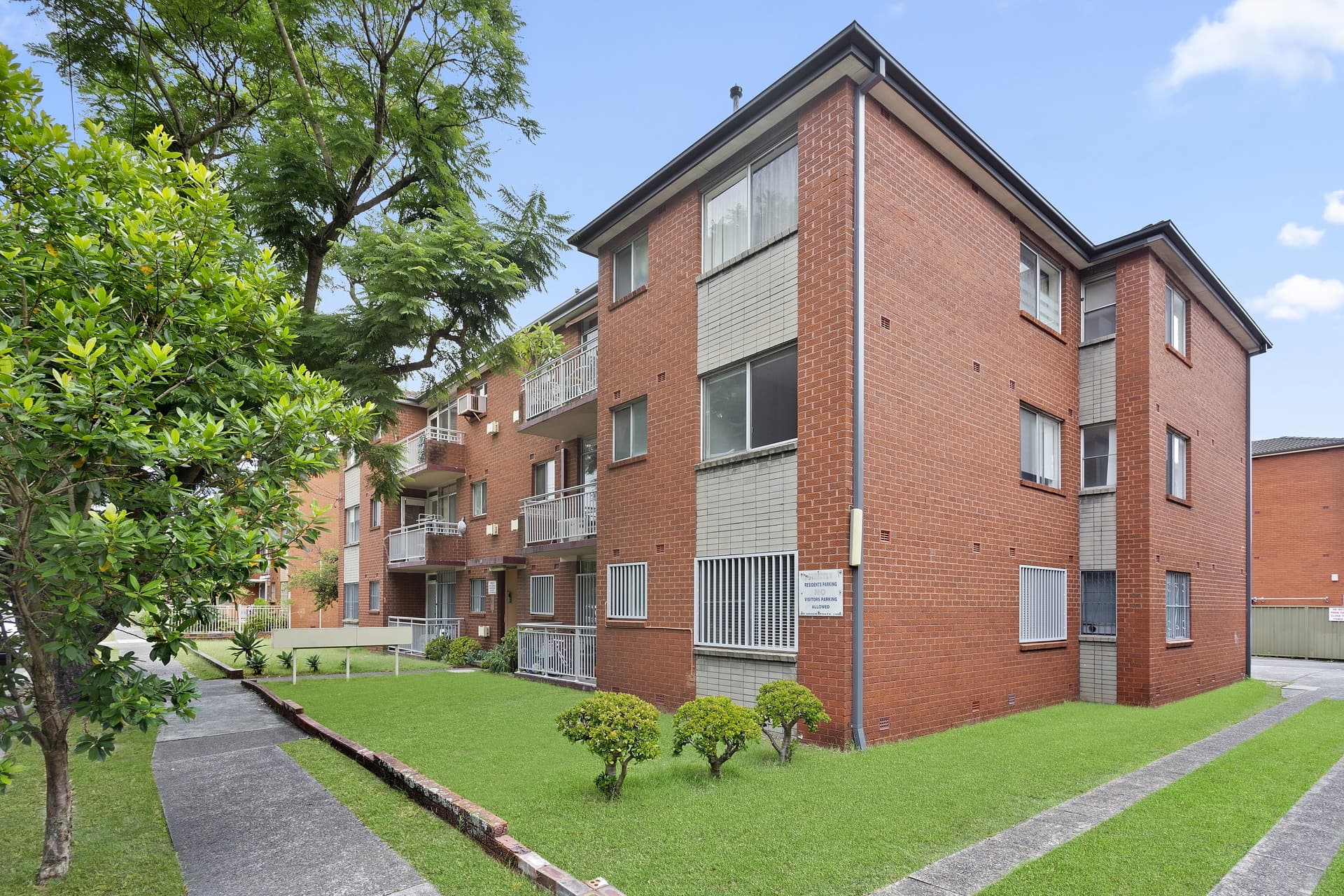 8/14 Barber Avenue, Eastlakes - Thumbnail 2