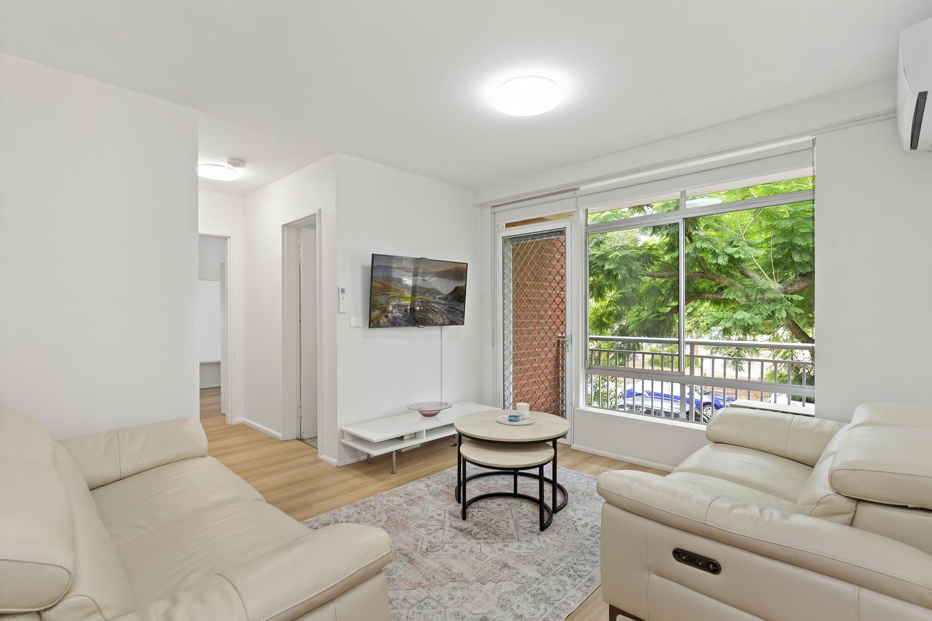 8/14 Barber Avenue, Eastlakes - Thumbnail 3