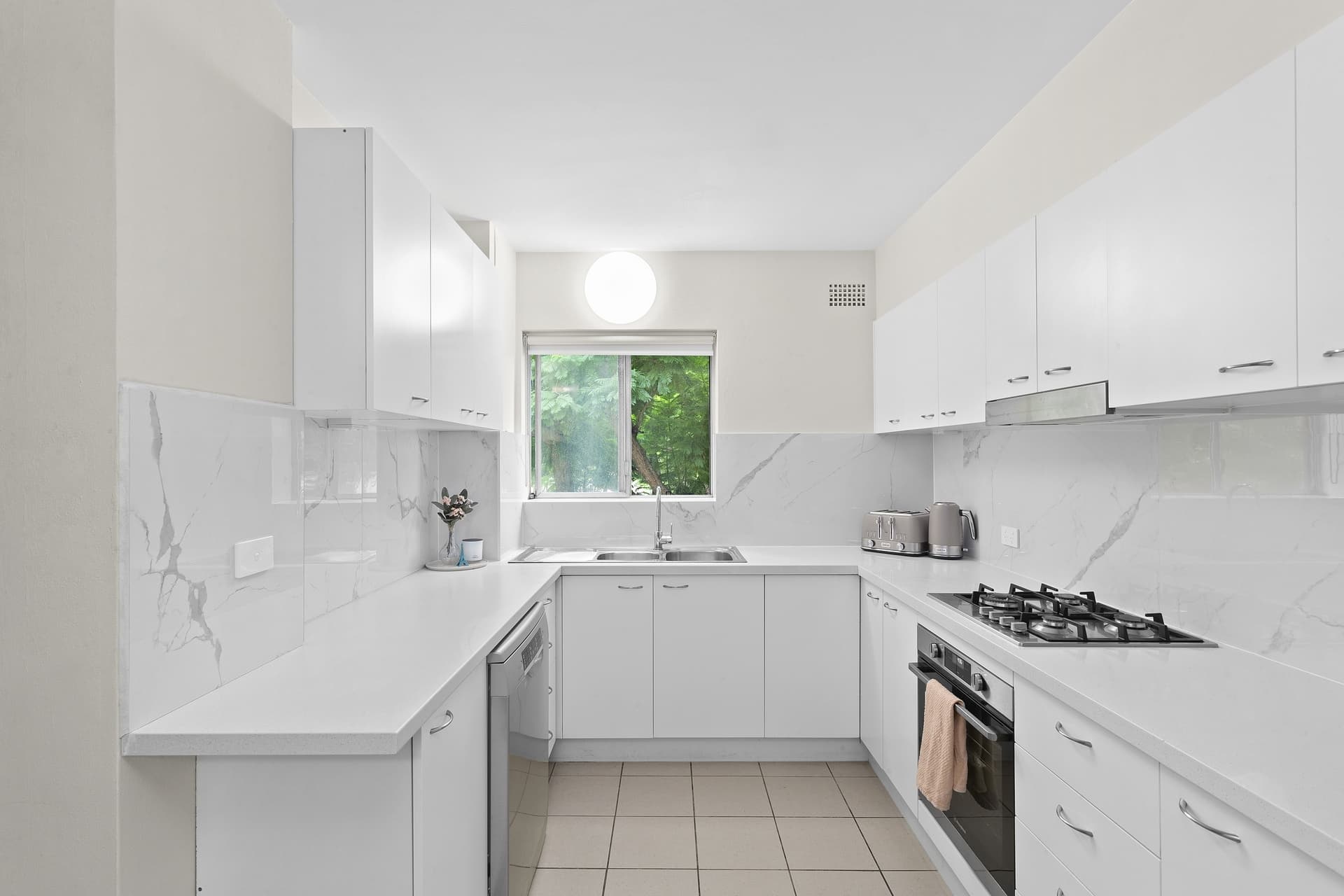8/14 Barber Avenue, Eastlakes - Thumbnail 4