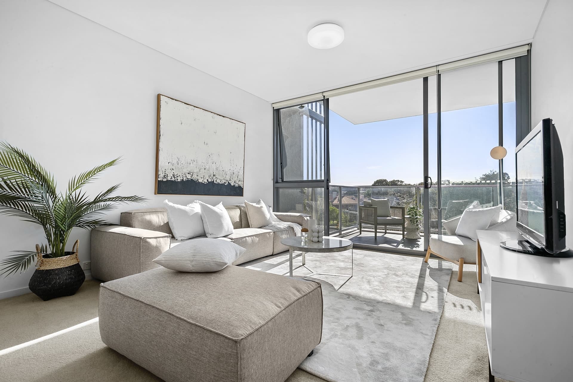 210/2-8 Pine Avenue, Little Bay - Image 1
