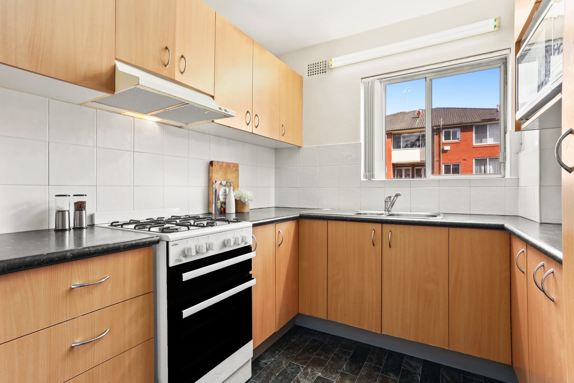 7/14 Barber Avenue, Eastlakes - Thumbnail 2