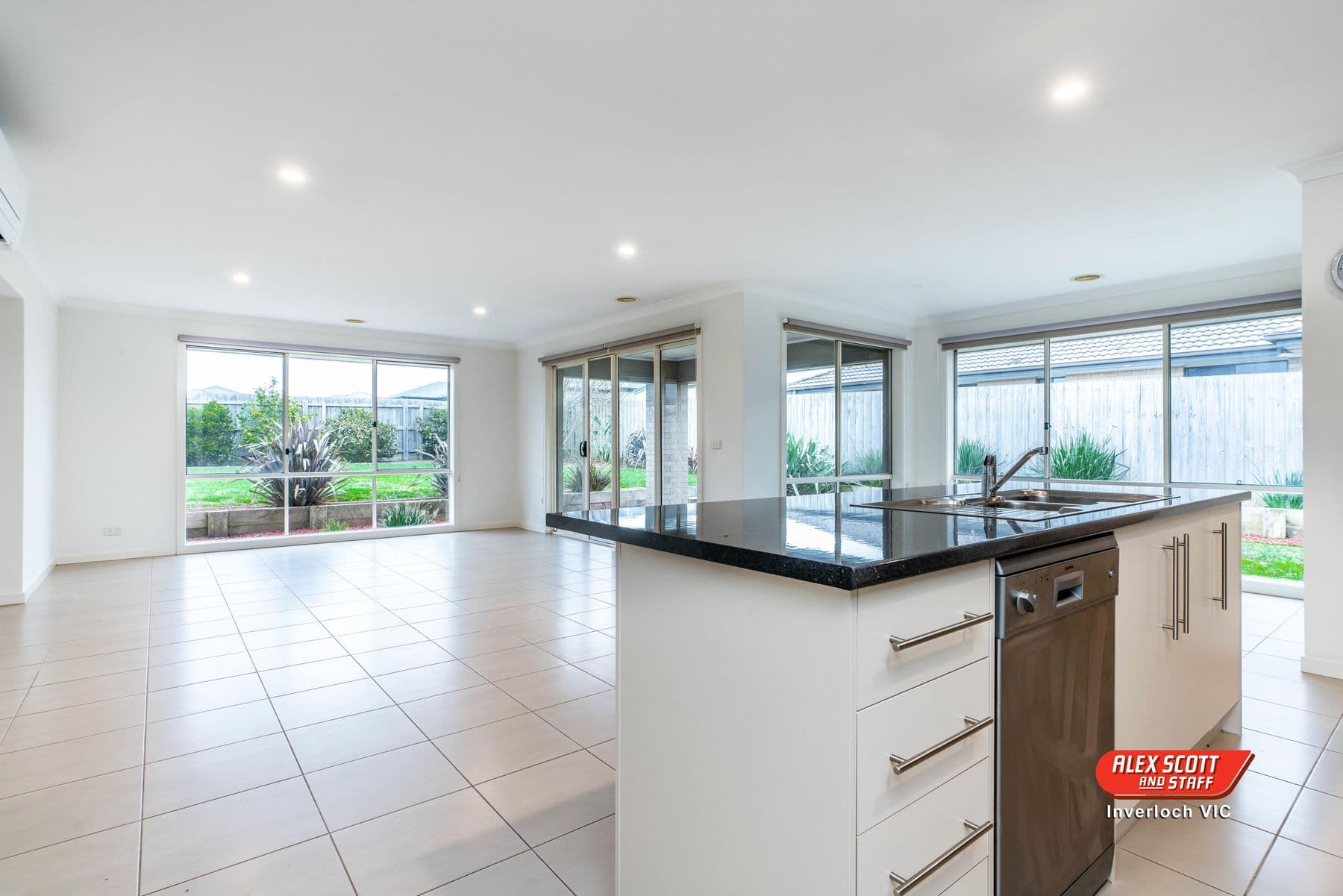 17 Oceanic Drive, Inverloch, Inverloch - Thumbnail 2