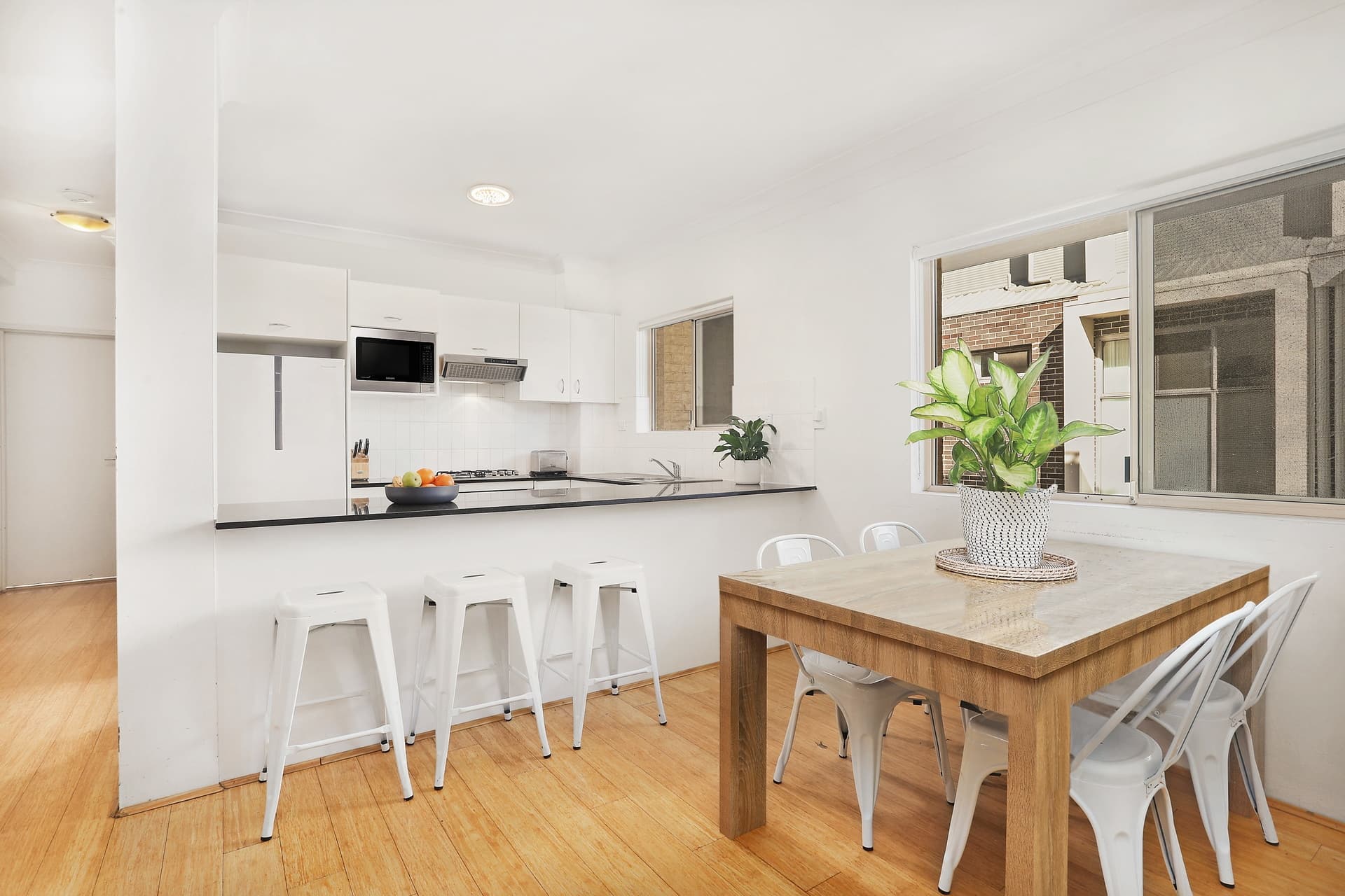17/8 Macintosh Street, Mascot - Image 1