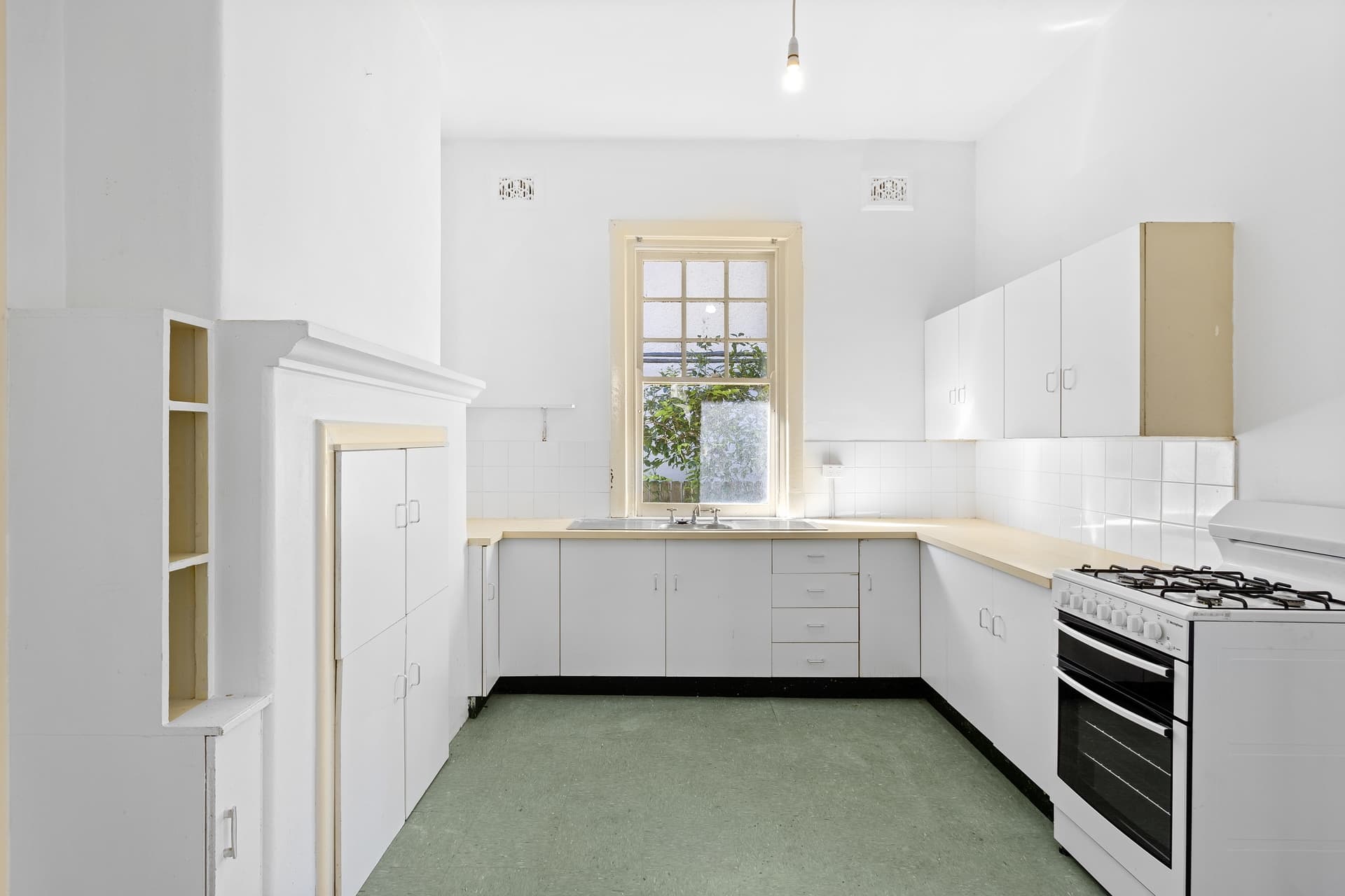 18 Cook Avenue, Daceyville - Thumbnail 2