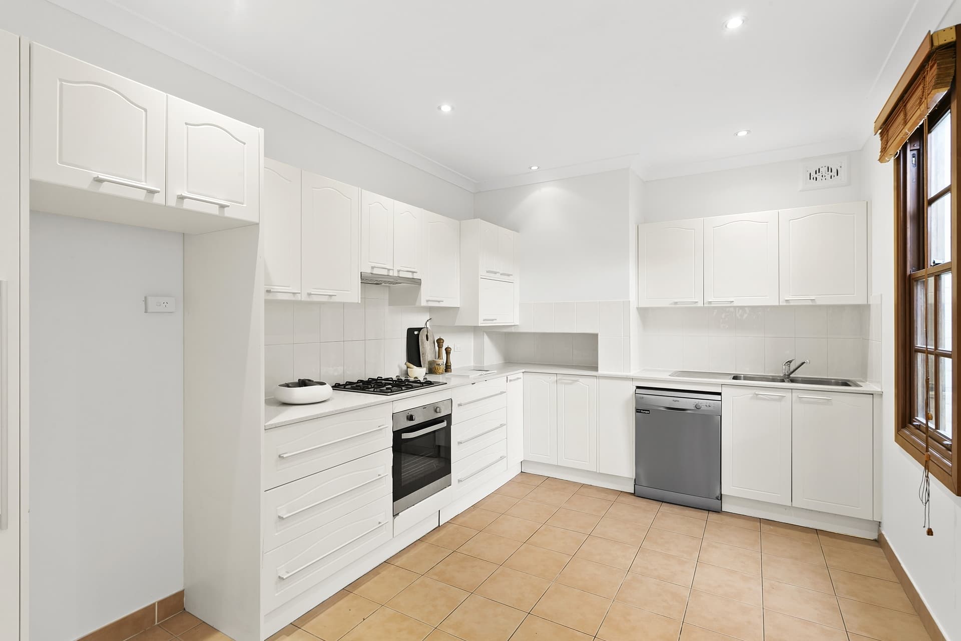 5 Carlton Street, Kensington - Thumbnail 5