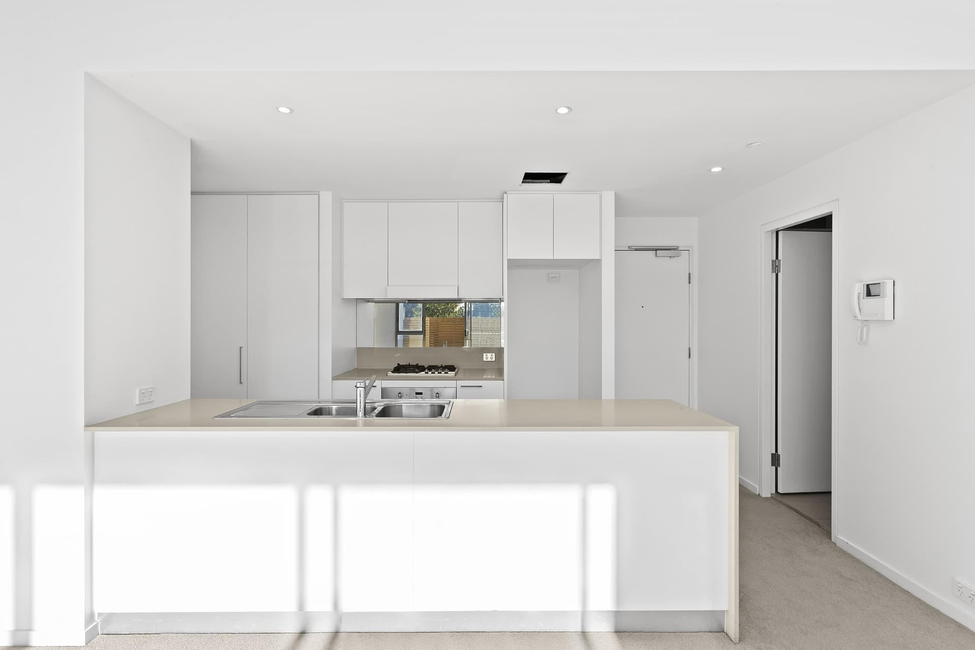 9/2-8 Pine Avenue, Little Bay - Thumbnail 2