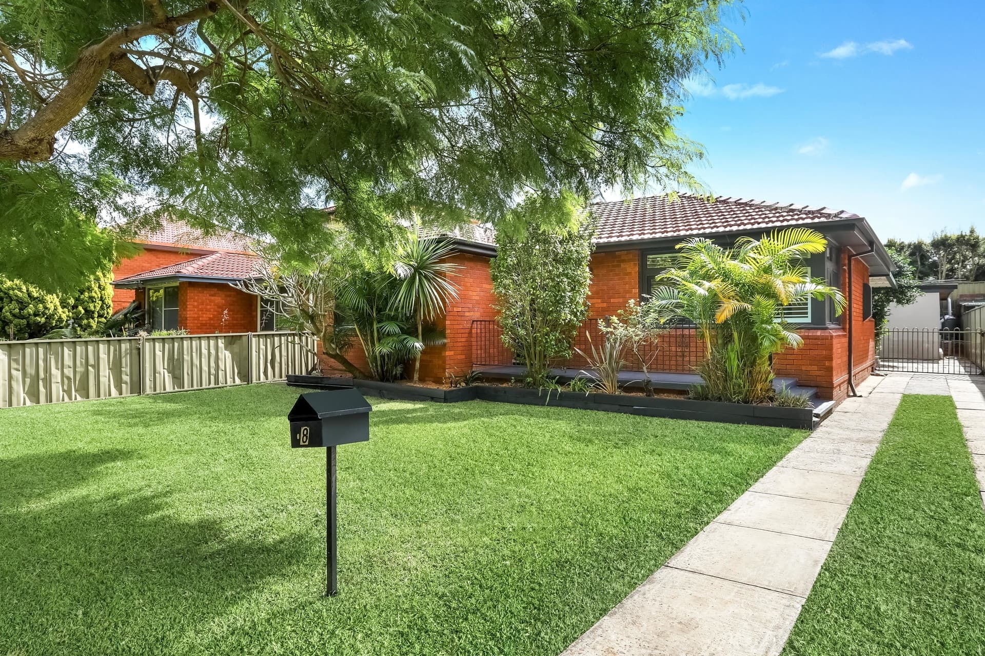 8 Dransfield Avenue, Mascot - Image 1
