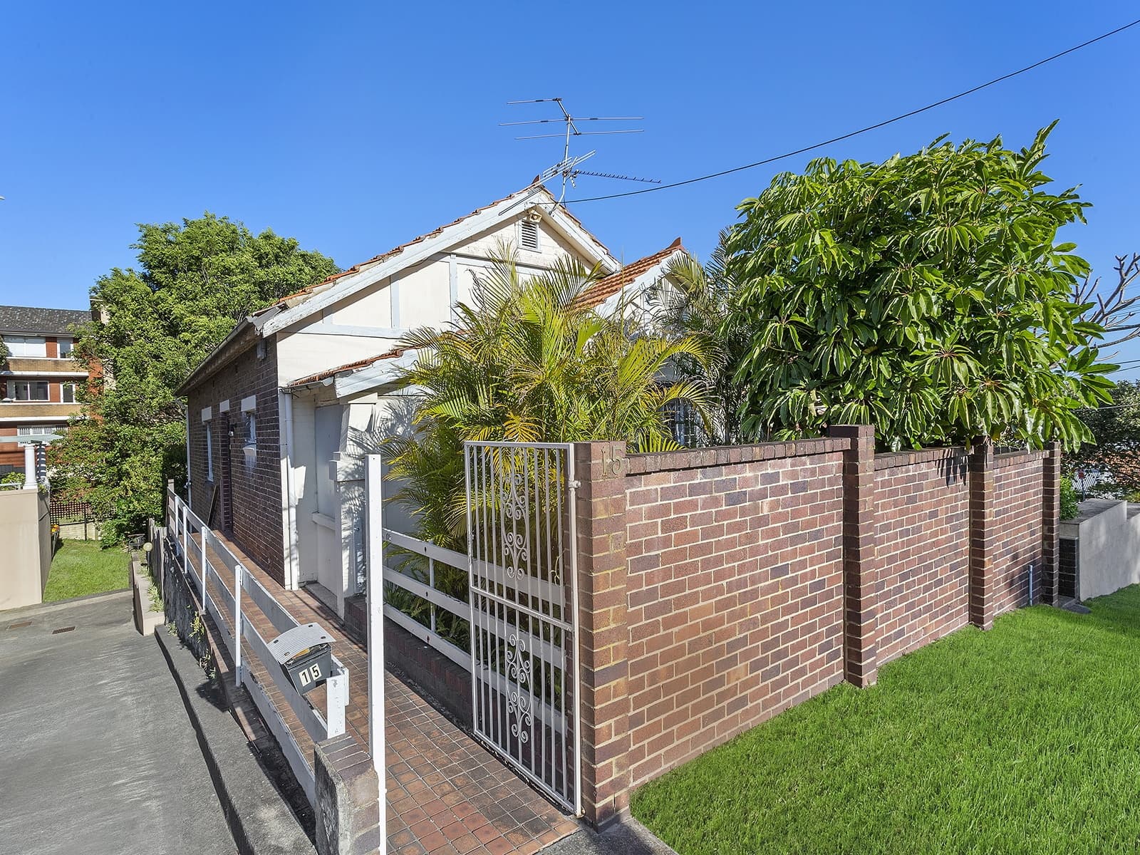 15 Hendy Avenue, Coogee - Image 1