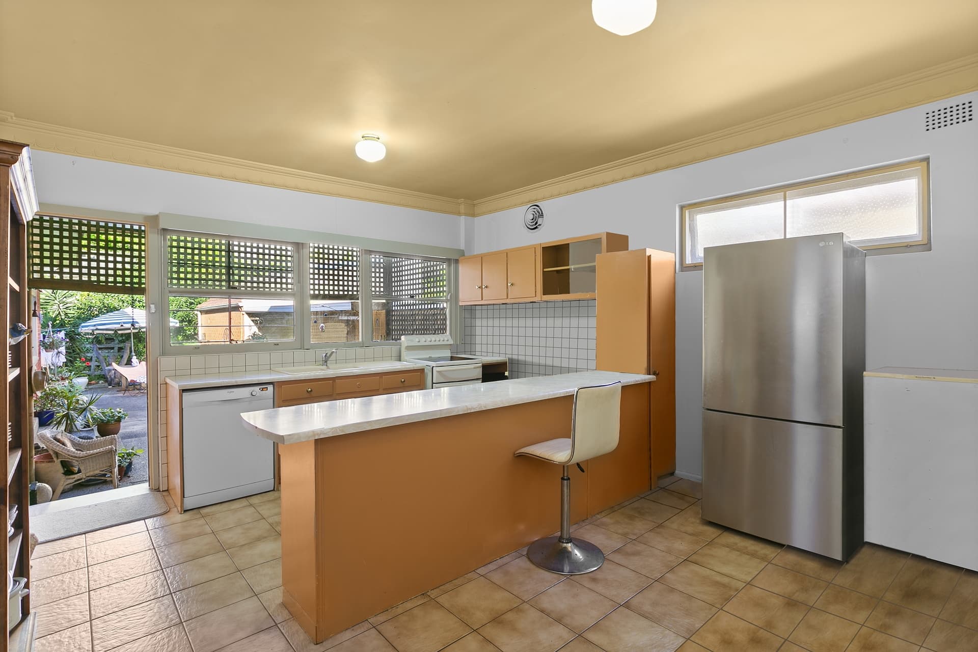 36 Vernon Avenue, Eastlakes - Thumbnail 3