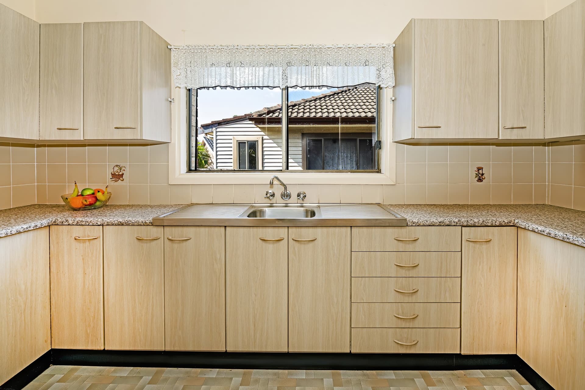 33  Caley Street, Chifley - Thumbnail 4