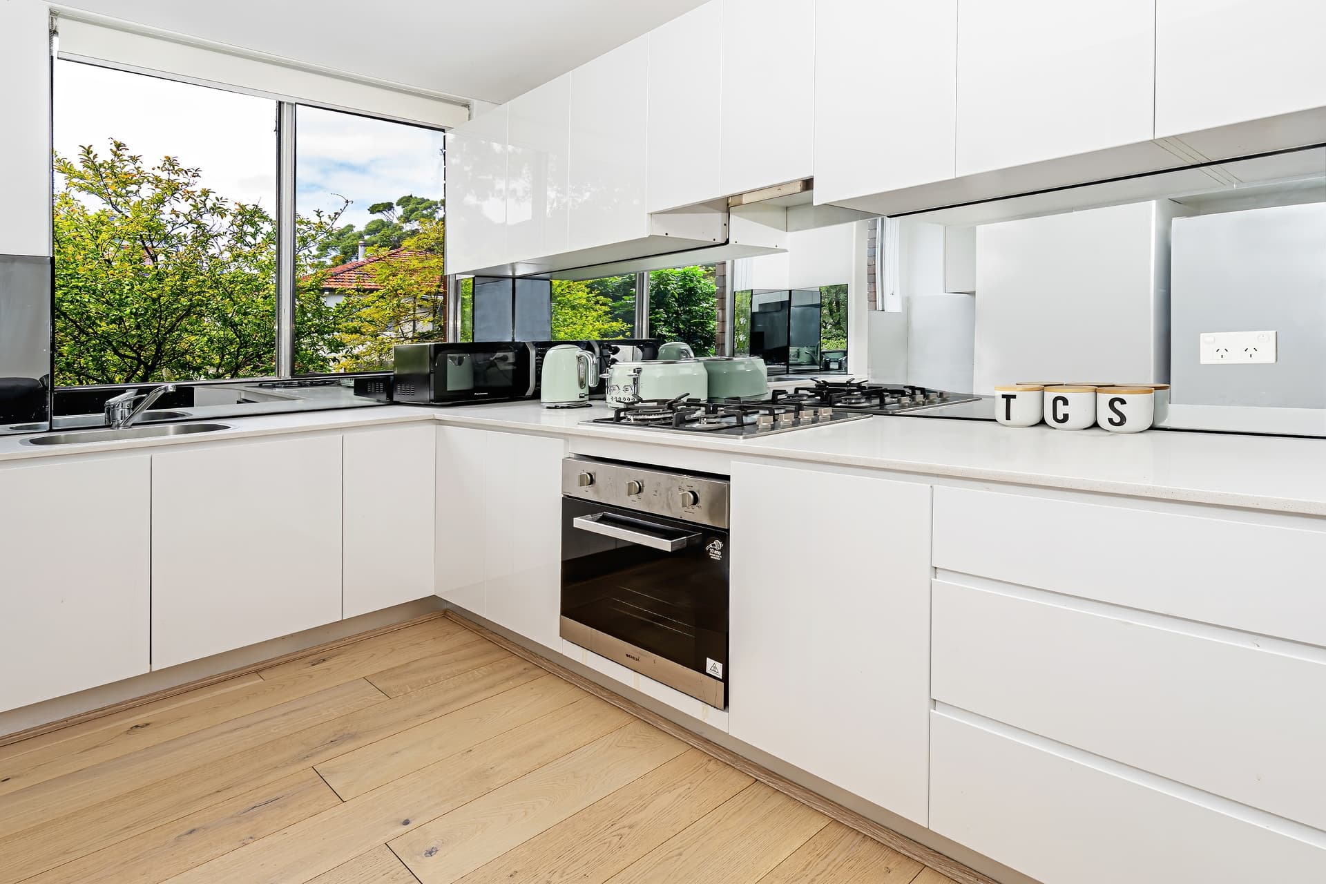 18/9 Grace Campbell Crescent, Hillsdale - Image 1