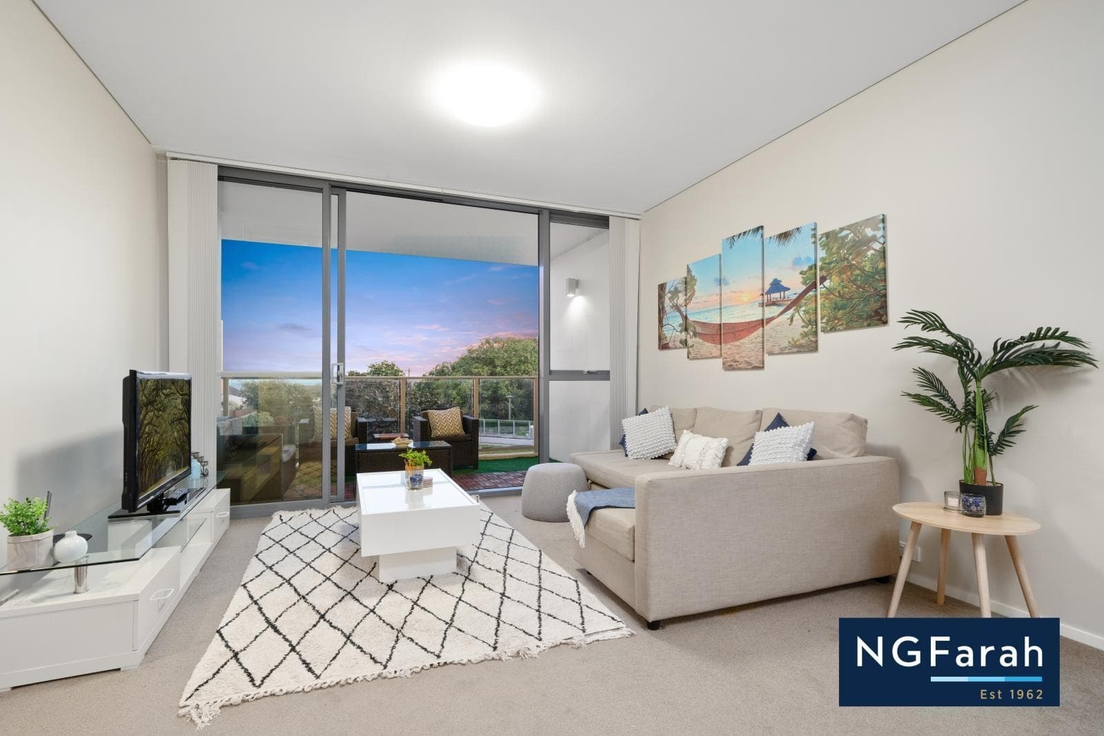 212/1-5 Pine Avenue, Little Bay - Image 1