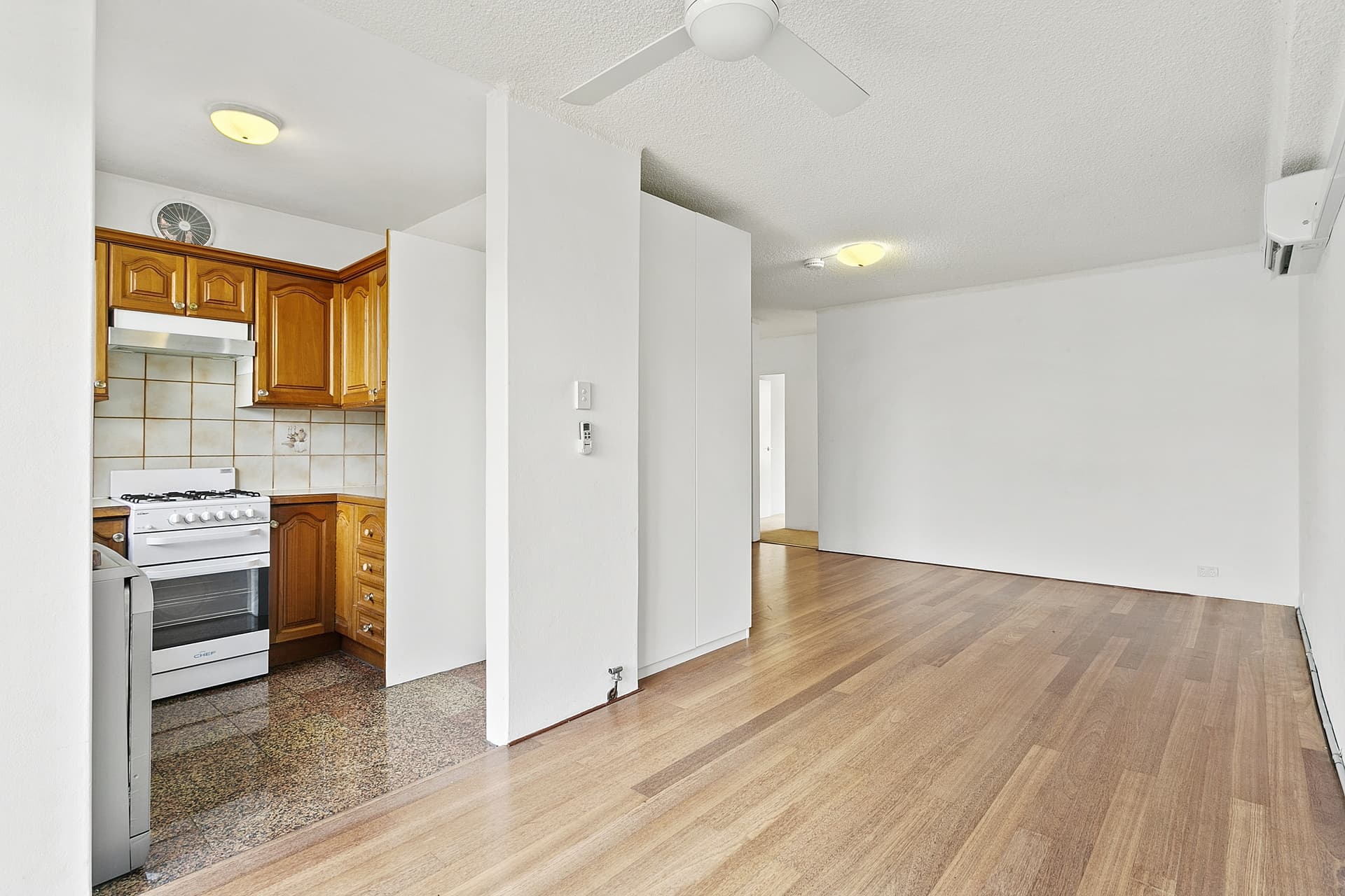 2/1 Nilson Avenue, Hillsdale - Thumbnail 2