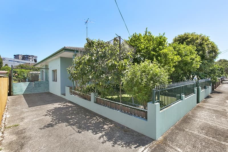 27 Baker Street, Kensington - Image 1