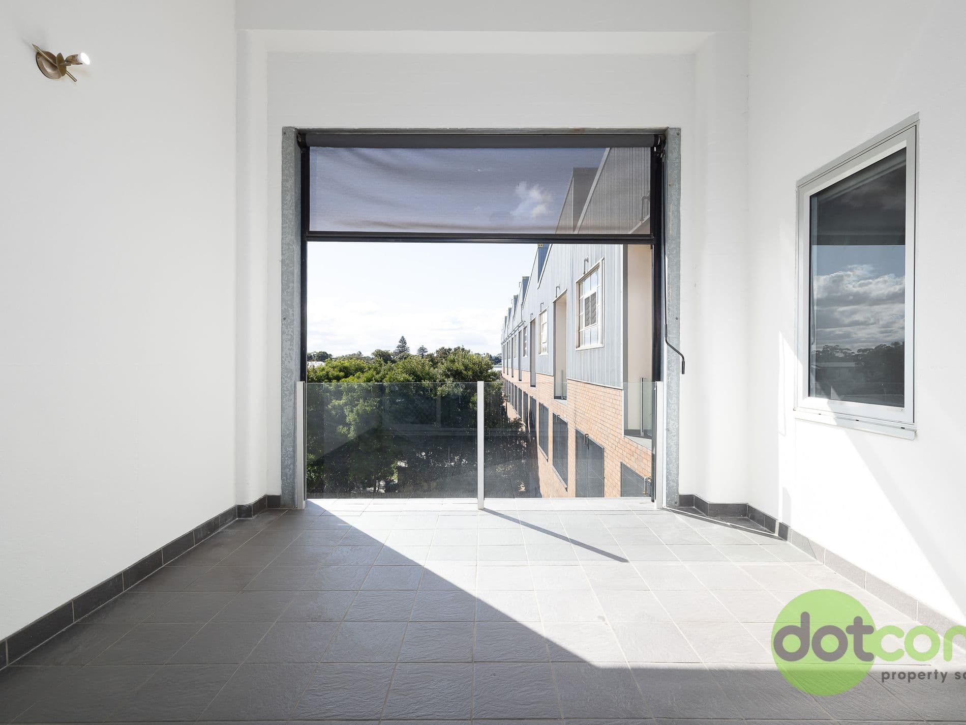 328 / 14 Milford Street, Islington - Thumbnail 2