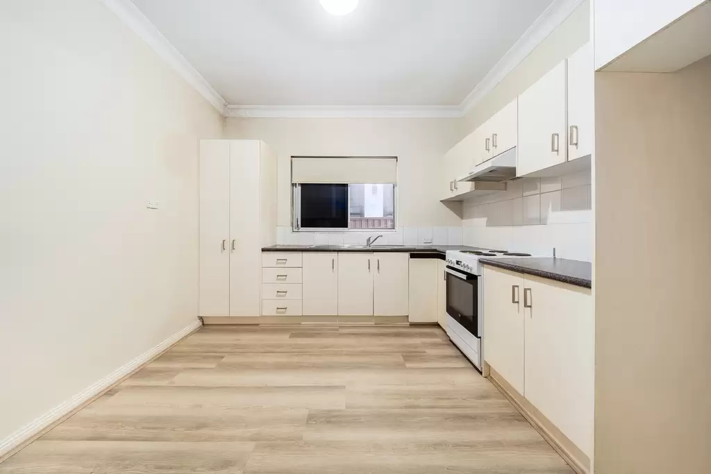 42 Endeavour Road, Georges Hall, Georges Hall - Thumbnail 4
