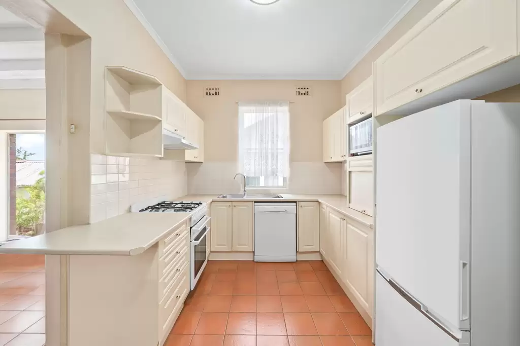 35 Seymour Parade, Belfield, Belfield - Thumbnail 3