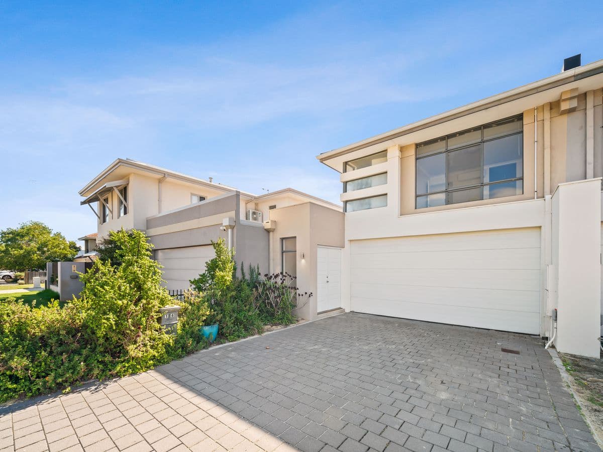 1 / 4 Aquaviva Circle, Viveash, Viveash - Image 1