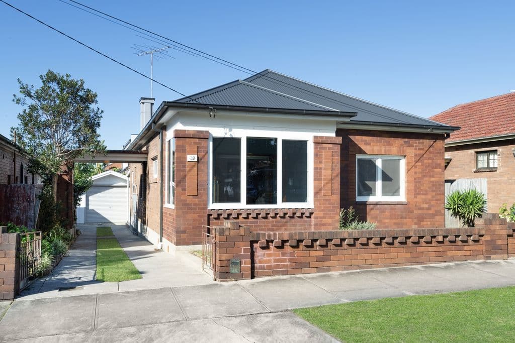 32 Arthur Street, Rodd Point - Image 1