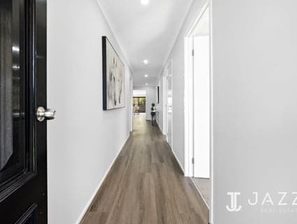 27 Sherrington Grange, Derrimut - Thumbnail 2