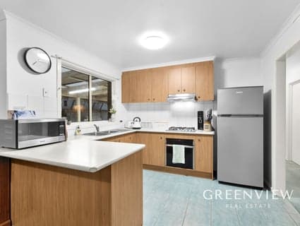 404, Cranbourne West - Thumbnail 4