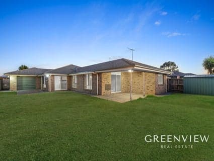 33 Charlbury Crescent, Cranbourne North - Image 1