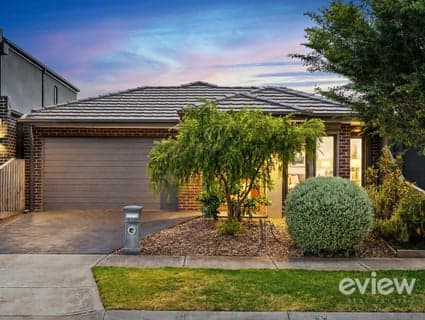 52 Royale Drive, Fraser Rise - Thumbnail 2