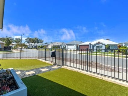 13 Moonee Street, Lakelands - Thumbnail 2