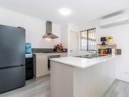 13 Moonee Street, Lakelands - Thumbnail 6