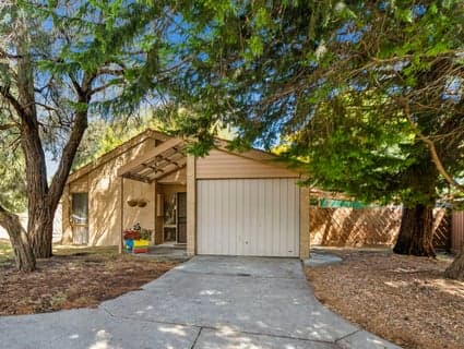 1/17-19 Heatherhill Road, Frankston - Image 1